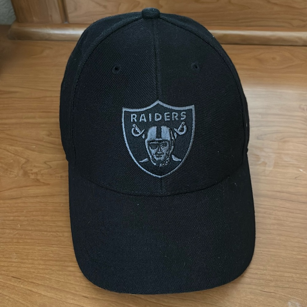 NFL Raiders Velcro back ball cap